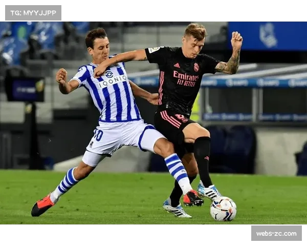 皇家社会主场大雨中作战,场地积水一定程度影响双方传控战术发挥 皇家社会主场大雨中作战,场地积水一定程度影响双方传控战术发挥